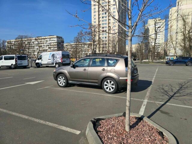 Коричневый Мицубиси Аутлендер, объемом двигателя 2.4 л и пробегом 270 тыс. км за 10300 $, фото 1 на Automoto.ua