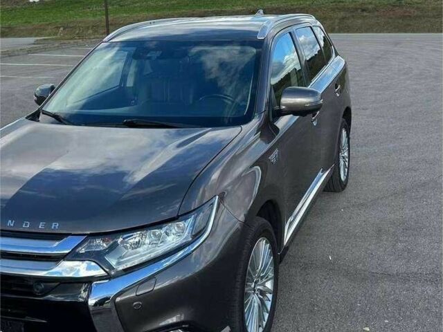 Коричневый Мицубиси Аутлендер, объемом двигателя 2 л и пробегом 160 тыс. км за 13699 $, фото 1 на Automoto.ua