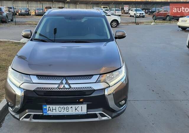 Коричневый Мицубиси Аутлендер, объемом двигателя 2 л и пробегом 175 тыс. км за 17900 $, фото 1 на Automoto.ua