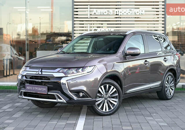Коричневий Міцубісі Аутлендер, об'ємом двигуна 2.36 л та пробігом 80 тис. км за 24320 $, фото 1 на Automoto.ua