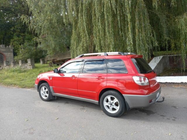Красный Мицубиси Аутлендер, объемом двигателя 2 л и пробегом 217 тыс. км за 6250 $, фото 1 на Automoto.ua