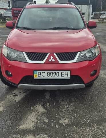 Красный Мицубиси Аутлендер, объемом двигателя 3 л и пробегом 351 тыс. км за 8000 $, фото 1 на Automoto.ua