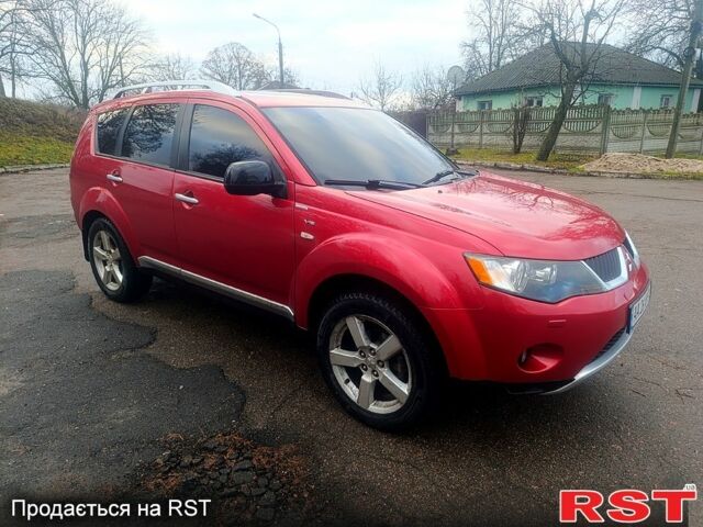 Красный Мицубиси Аутлендер, объемом двигателя 3 л и пробегом 205 тыс. км за 9000 $, фото 1 на Automoto.ua