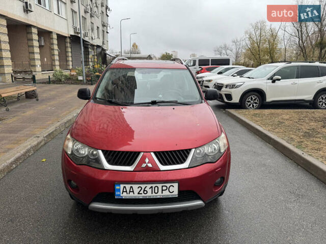 Красный Мицубиси Аутлендер, объемом двигателя 3 л и пробегом 204 тыс. км за 8200 $, фото 1 на Automoto.ua