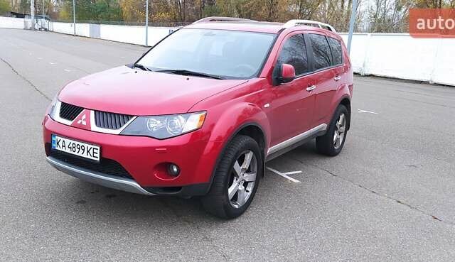 Красный Мицубиси Аутлендер, объемом двигателя 3 л и пробегом 260 тыс. км за 9000 $, фото 1 на Automoto.ua