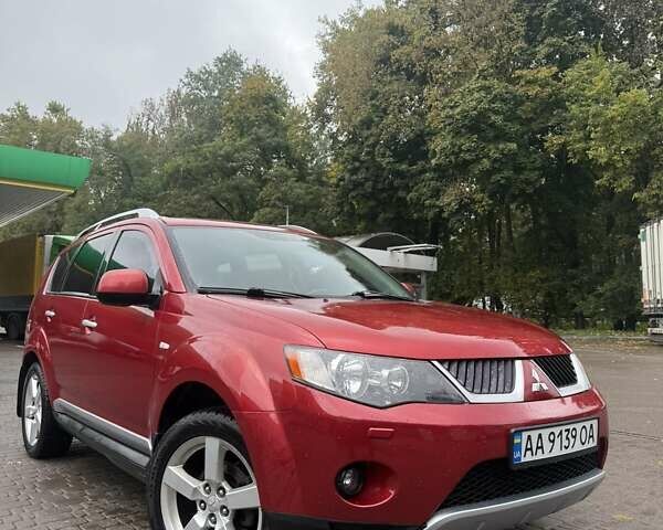 Міцубісі Аутлендер 2009 у Києві на Automoto.ua Червоний Міцубісі Аутлендер, об'ємом двигуна 2.36 л та пробігом 157 тис. км за 11499 $, фото 1 на Automoto.ua
