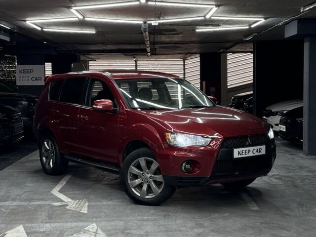 Красный Мицубиси Аутлендер, объемом двигателя 3 л и пробегом 210 тыс. км за 9500 $, фото 1 на Automoto.ua