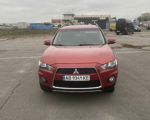 Красный Мицубиси Аутлендер, объемом двигателя 2.36 л и пробегом 210 тыс. км за 11800 $, фото 1 на Automoto.ua