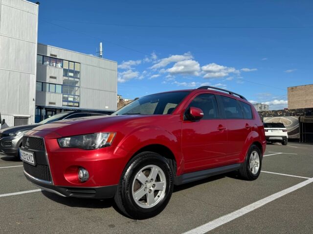 Красный Мицубиси Аутлендер, объемом двигателя 2 л и пробегом 269 тыс. км за 8700 $, фото 1 на Automoto.ua