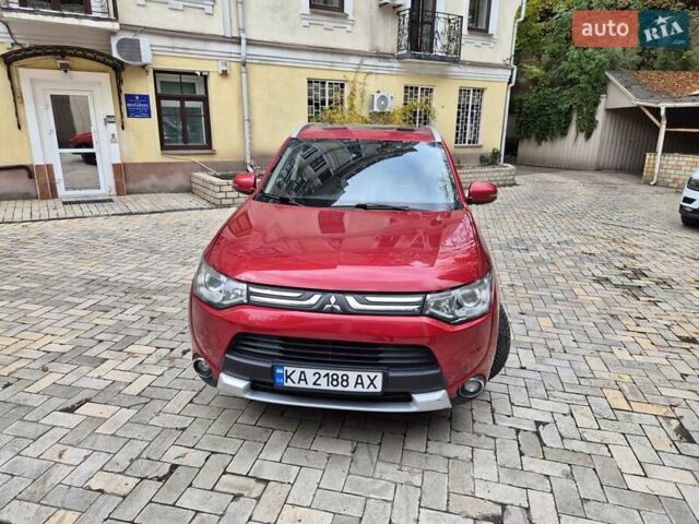 Красный Мицубиси Аутлендер, объемом двигателя 3 л и пробегом 119 тыс. км за 14000 $, фото 1 на Automoto.ua