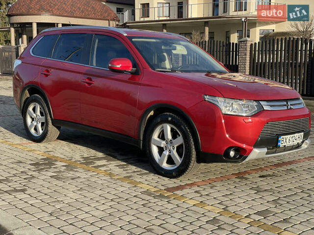 Красный Мицубиси Аутлендер, объемом двигателя 3 л и пробегом 230 тыс. км за 13900 $, фото 1 на Automoto.ua
