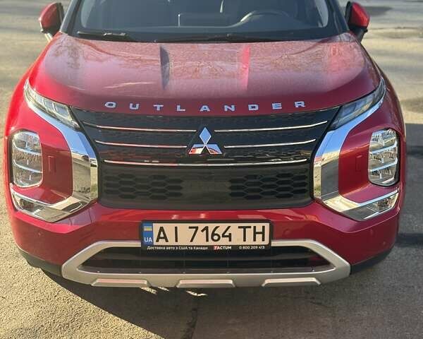 Красный Мицубиси Аутлендер, объемом двигателя 2.36 л и пробегом 21 тыс. км за 41000 $, фото 1 на Automoto.ua