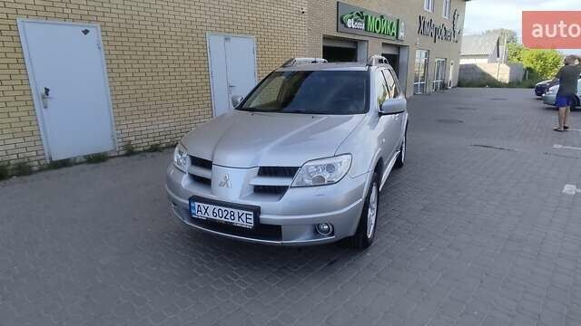 Мицубиси Аутлендер, объемом двигателя 2.4 л и пробегом 220 тыс. км за 7500 $, фото 1 на Automoto.ua