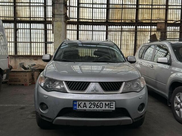 Сірий Міцубісі Аутлендер, об'ємом двигуна 2 л та пробігом 250 тис. км за 5500 $, фото 1 на Automoto.ua