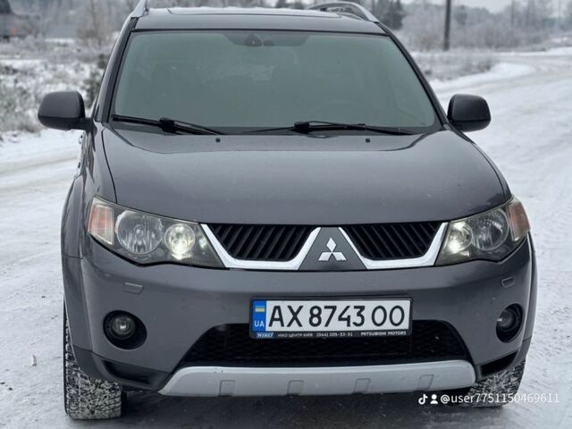 Серый Мицубиси Аутлендер, объемом двигателя 3 л и пробегом 263 тыс. км за 11500 $, фото 1 на Automoto.ua