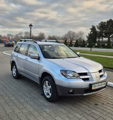 Серый Мицубиси Аутлендер, объемом двигателя 2 л и пробегом 209 тыс. км за 5800 $, фото 1 на Automoto.ua