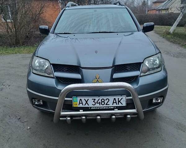 Сірий Міцубісі Аутлендер, об'ємом двигуна 2 л та пробігом 160 тис. км за 4800 $, фото 1 на Automoto.ua
