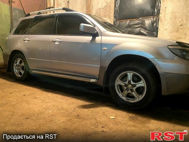 Сірий Міцубісі Аутлендер, об'ємом двигуна 2.4 л та пробігом 270 тис. км за 6700 $, фото 1 на Automoto.ua