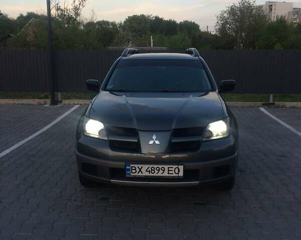 Сірий Міцубісі Аутлендер, об'ємом двигуна 2 л та пробігом 316 тис. км за 5900 $, фото 1 на Automoto.ua