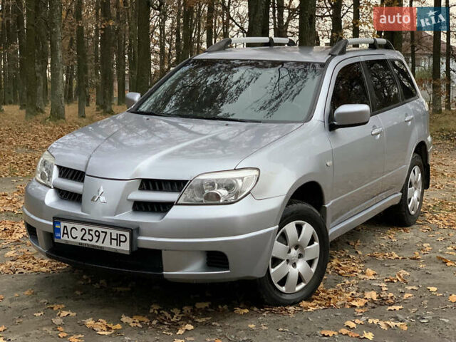 Серый Мицубиси Аутлендер, объемом двигателя 2 л и пробегом 239 тыс. км за 5800 $, фото 1 на Automoto.ua