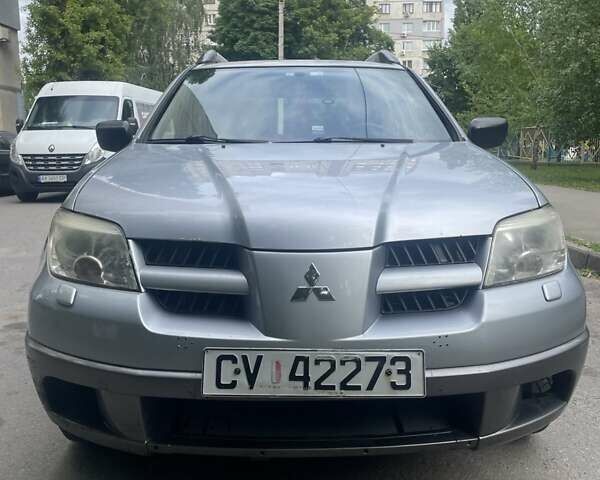 Серый Мицубиси Аутлендер, объемом двигателя 0 л и пробегом 275 тыс. км за 3000 $, фото 1 на Automoto.ua