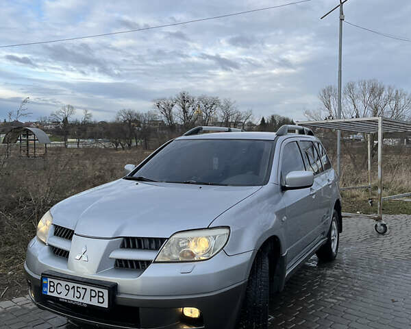 Сірий Міцубісі Аутлендер, об'ємом двигуна 2 л та пробігом 263 тис. км за 6399 $, фото 1 на Automoto.ua