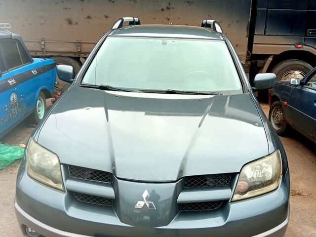 Серый Мицубиси Аутлендер, объемом двигателя 2.4 л и пробегом 204 тыс. км за 5600 $, фото 1 на Automoto.ua