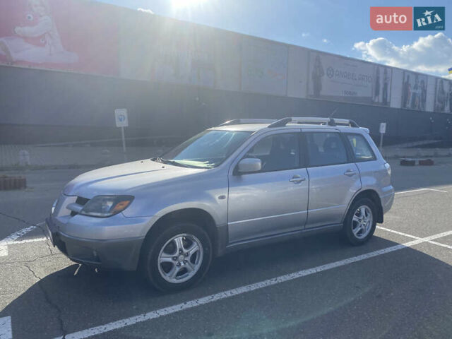 Серый Мицубиси Аутлендер, объемом двигателя 2 л и пробегом 252 тыс. км за 5700 $, фото 1 на Automoto.ua