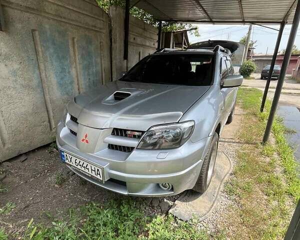 Сірий Міцубісі Аутлендер, об'ємом двигуна 2 л та пробігом 227 тис. км за 8500 $, фото 1 на Automoto.ua