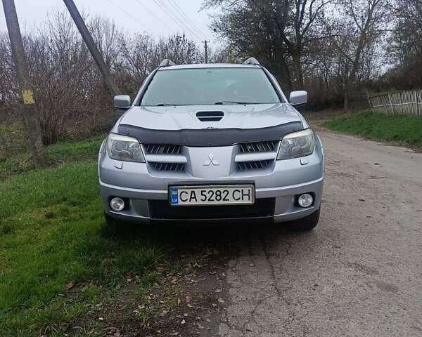 Сірий Міцубісі Аутлендер, об'ємом двигуна 2 л та пробігом 230 тис. км за 5200 $, фото 1 на Automoto.ua
