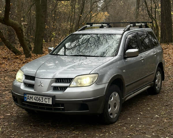 Сірий Міцубісі Аутлендер, об'ємом двигуна 2.38 л та пробігом 303 тис. км за 5200 $, фото 1 на Automoto.ua