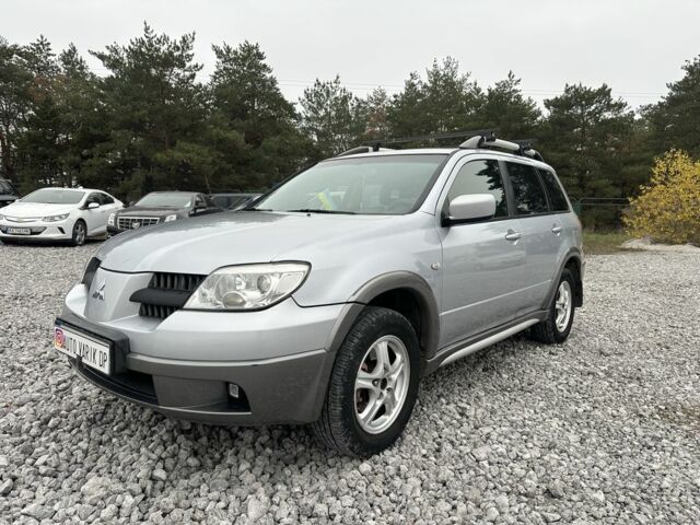 Серый Мицубиси Аутлендер, объемом двигателя 2.4 л и пробегом 260 тыс. км за 5750 $, фото 1 на Automoto.ua