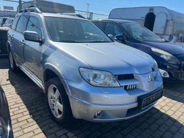 Серый Мицубиси Аутлендер, объемом двигателя 2.4 л и пробегом 220 тыс. км за 3369 $, фото 1 на Automoto.ua