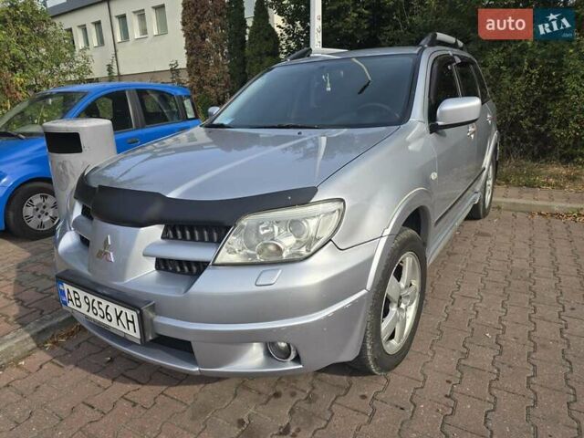 Серый Мицубиси Аутлендер, объемом двигателя 2.4 л и пробегом 243 тыс. км за 6999 $, фото 1 на Automoto.ua