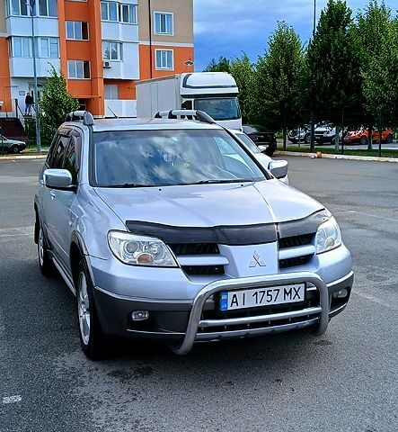 Серый Мицубиси Аутлендер, объемом двигателя 2.4 л и пробегом 260 тыс. км за 5250 $, фото 1 на Automoto.ua