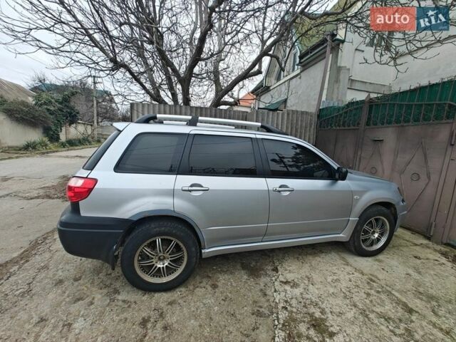 Сірий Міцубісі Аутлендер, об'ємом двигуна 2 л та пробігом 241 тис. км за 4600 $, фото 1 на Automoto.ua
