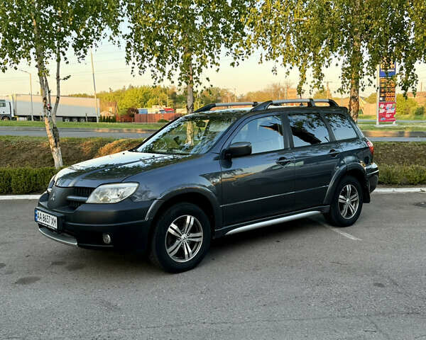 Сірий Міцубісі Аутлендер, об'ємом двигуна 2.4 л та пробігом 250 тис. км за 5300 $, фото 1 на Automoto.ua