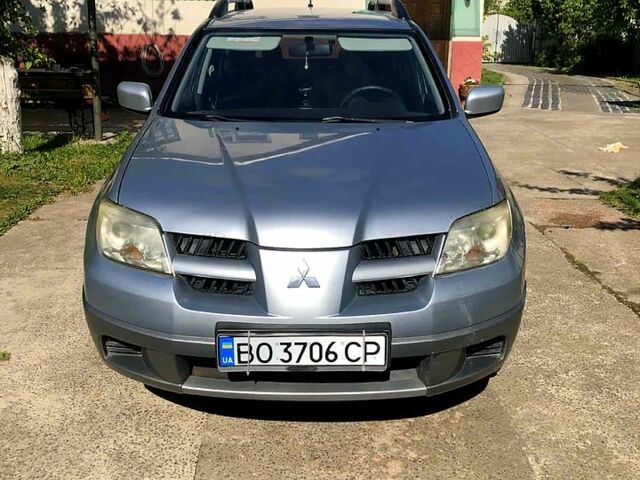 Серый Мицубиси Аутлендер, объемом двигателя 2 л и пробегом 228 тыс. км за 4900 $, фото 1 на Automoto.ua