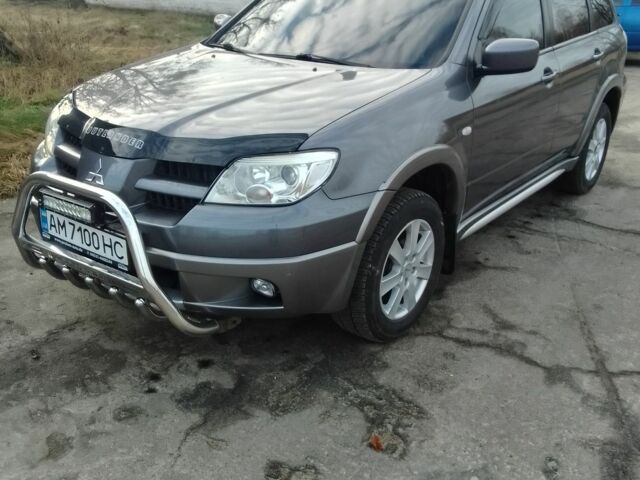 Серый Мицубиси Аутлендер, объемом двигателя 2 л и пробегом 154 тыс. км за 6500 $, фото 1 на Automoto.ua