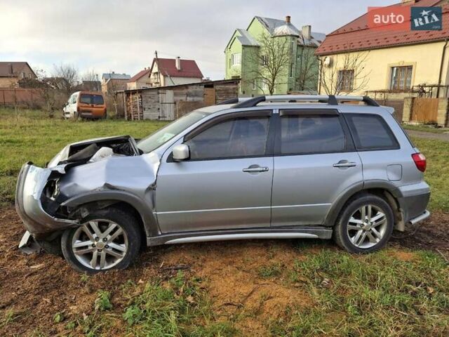 Серый Мицубиси Аутлендер, объемом двигателя 2 л и пробегом 190 тыс. км за 1600 $, фото 1 на Automoto.ua