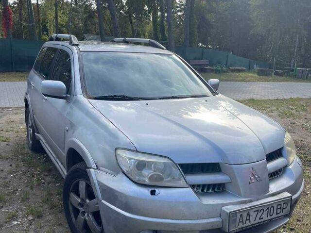Серый Мицубиси Аутлендер, объемом двигателя 2.4 л и пробегом 127 тыс. км за 4400 $, фото 1 на Automoto.ua