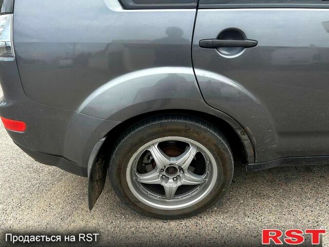 Сірий Міцубісі Аутлендер, об'ємом двигуна 3 л та пробігом 280 тис. км за 7999 $, фото 1 на Automoto.ua