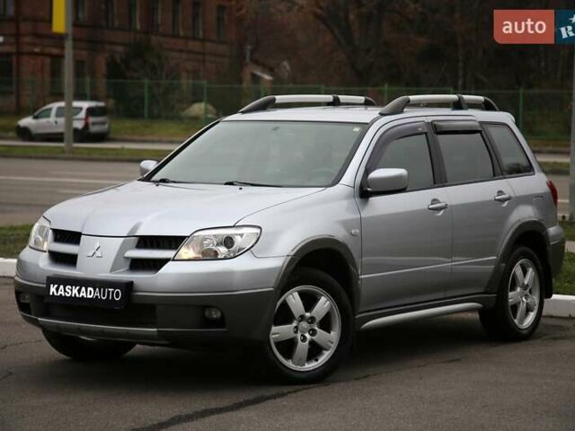 Серый Мицубиси Аутлендер, объемом двигателя 2.4 л и пробегом 171 тыс. км за 8200 $, фото 1 на Automoto.ua