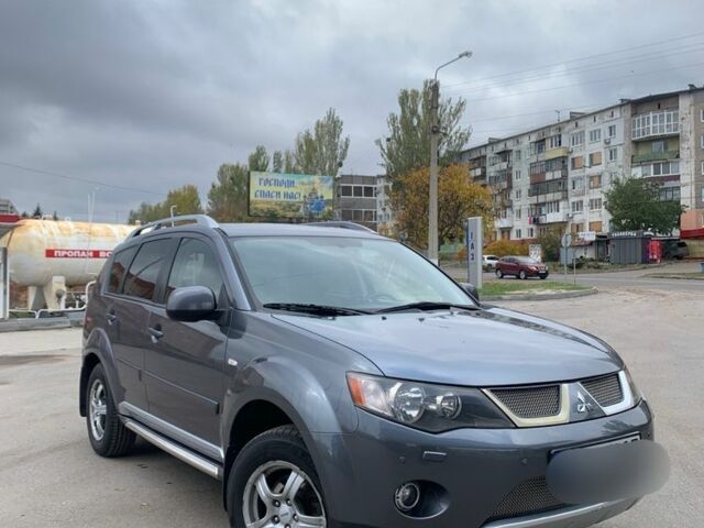 Міцубісі Аутлендер 2007 у Славянске на Automoto.ua Сірий Міцубісі Аутлендер, об'ємом двигуна 2 л та пробігом 121 тис. км за 5300 $, фото 1 на Automoto.ua