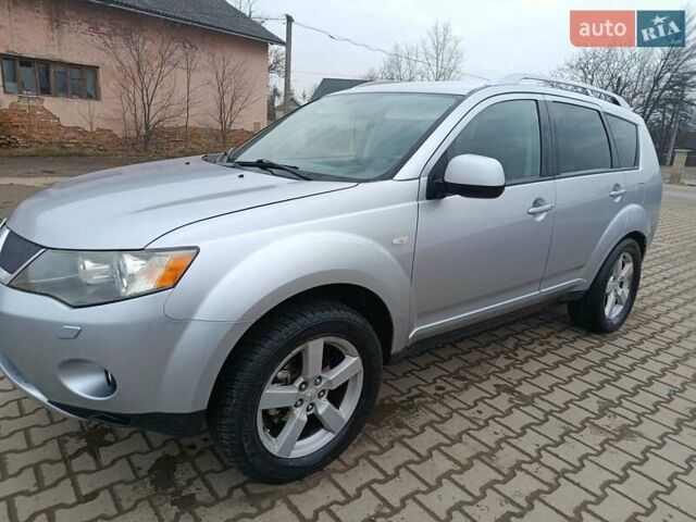 Серый Мицубиси Аутлендер, объемом двигателя 2 л и пробегом 332 тыс. км за 7650 $, фото 1 на Automoto.ua