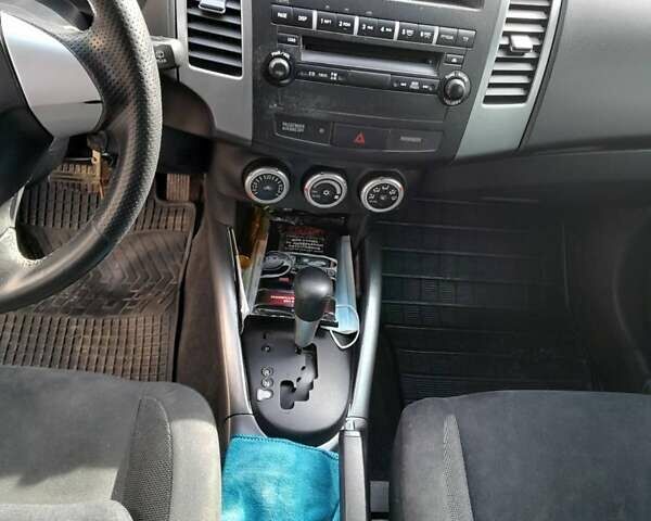 Серый Мицубиси Аутлендер, объемом двигателя 2.36 л и пробегом 10 тыс. км за 10300 $, фото 1 на Automoto.ua