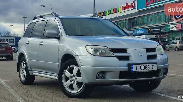 Сірий Міцубісі Аутлендер, об'ємом двигуна 2.4 л та пробігом 170 тис. км за 6400 $, фото 1 на Automoto.ua