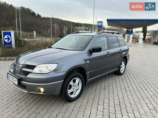 Серый Мицубиси Аутлендер, объемом двигателя 2 л и пробегом 196 тыс. км за 6450 $, фото 1 на Automoto.ua