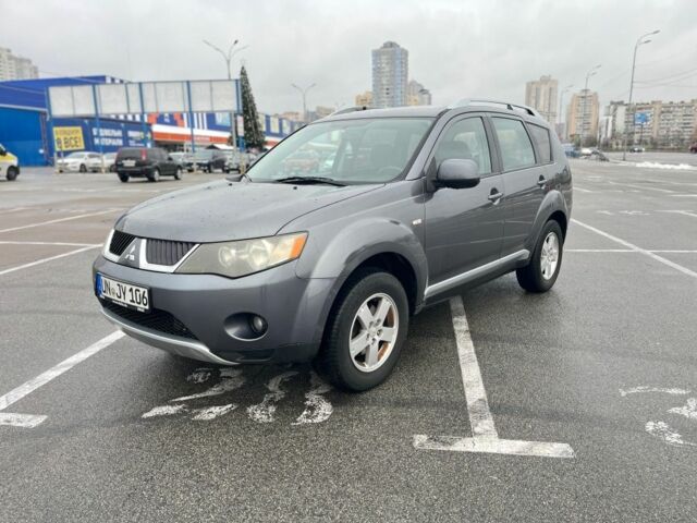Серый Мицубиси Аутлендер, объемом двигателя 2 л и пробегом 235 тыс. км за 4800 $, фото 1 на Automoto.ua