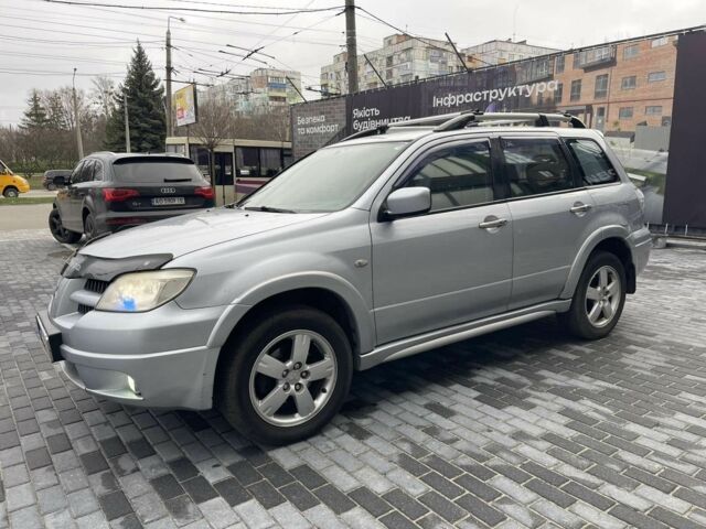 Серый Мицубиси Аутлендер, объемом двигателя 0 л и пробегом 280 тыс. км за 5800 $, фото 1 на Automoto.ua
